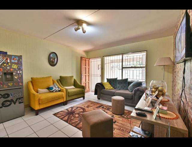 3 BEDROOM APARTMENT FOR SALE IN OAKDENE